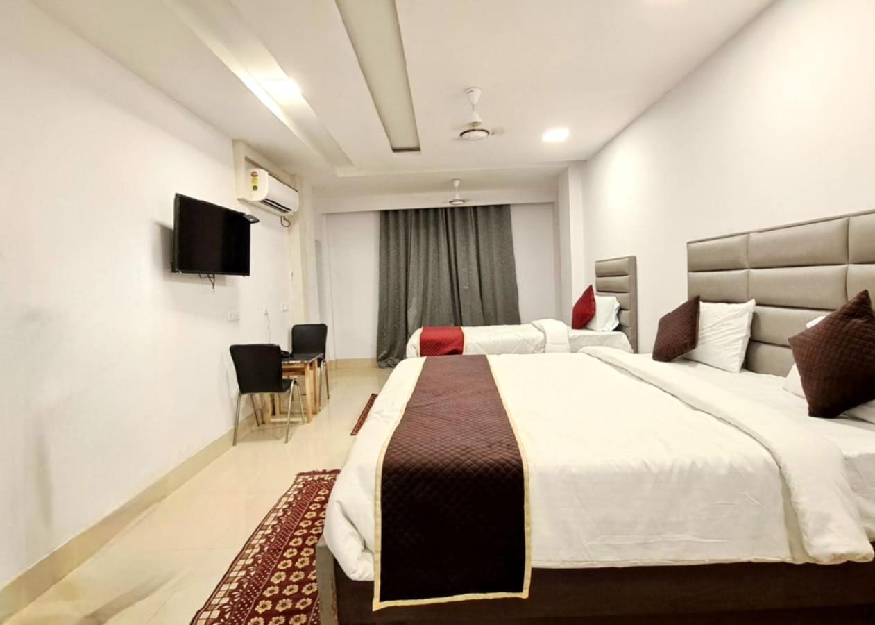 Airport Hotel Amada Neu-Delhi Exterior foto